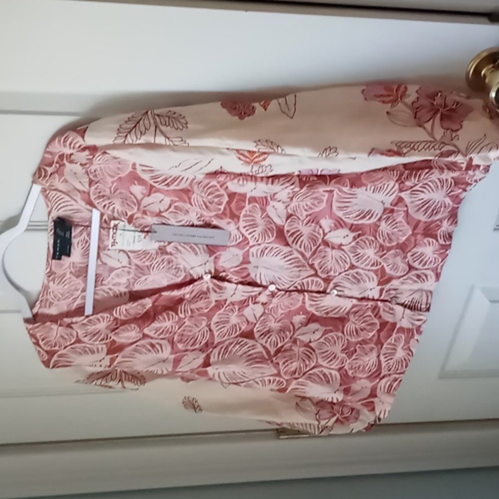 Women's size small linen Top by Tahari